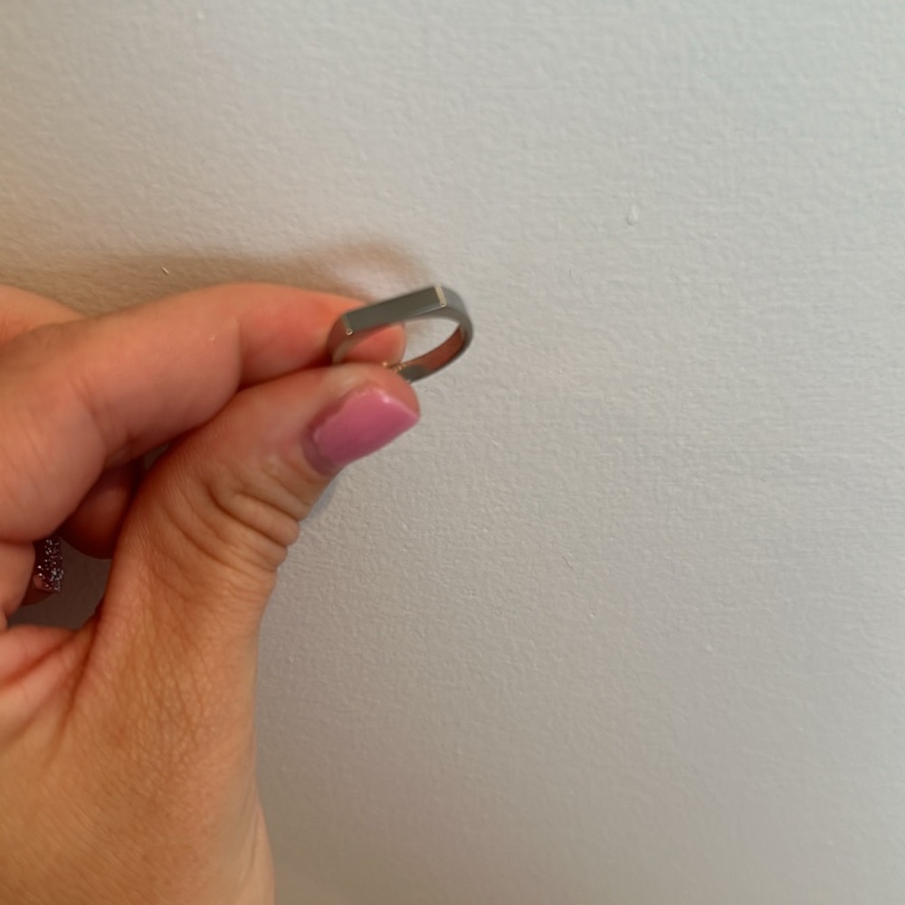 Dainty rectangle ring - Picture 2 of 2
